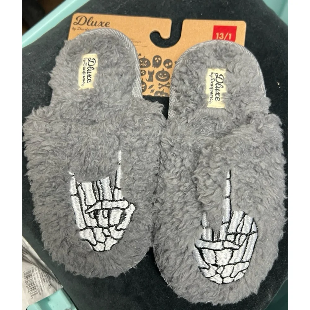 New DLUXE by Dearfoams Kids Skeleton Peace Sign Slide on Slippers Gray 13/1 New